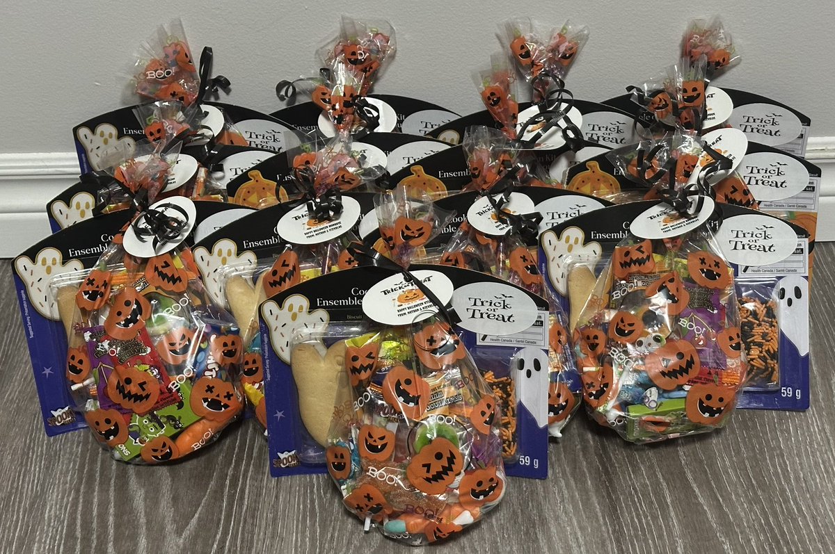 stephi131708's tweet photo. Halloween cookie decorating kits with a loop bag filled with lots of Halloween goodies 🎃👻💀 https://t.co/hKXIzP9mS1