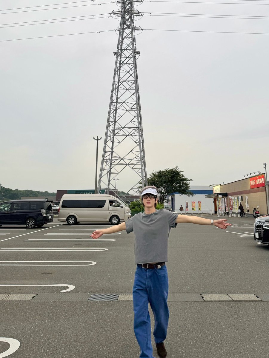 antoknlee's tweet photo. Just posted up in the random parking lot acting like it's my personal runway. Honestly don't even know what's behind me, but the headphones are blocking out all the noise anyway. Unbothered energy only. https://t.co/viRPazJBSU