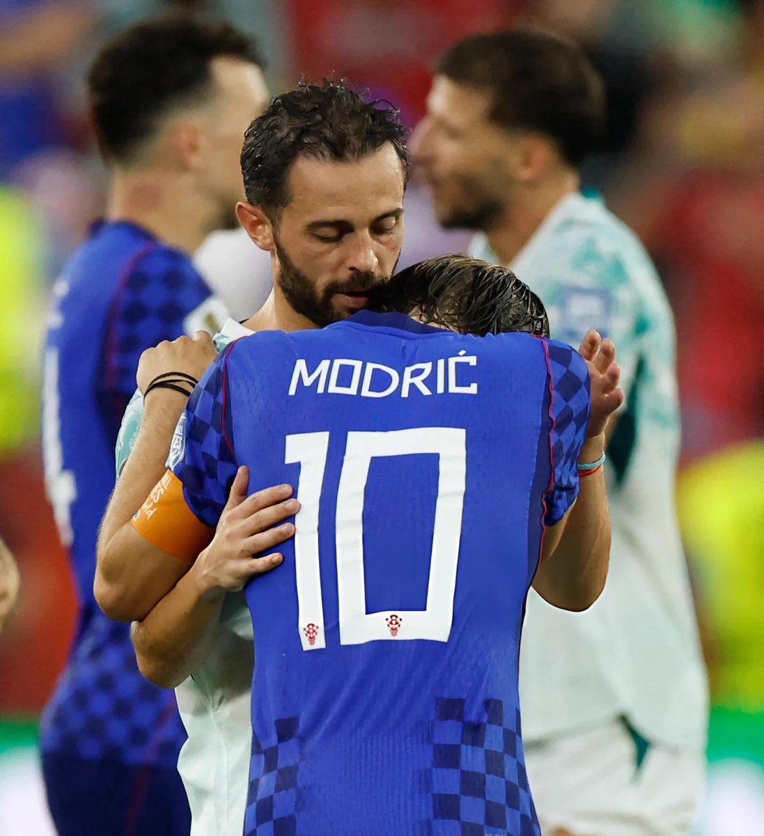 RokaniMediaFB's tweet photo. 🗣️Bernardo Silva: “I have many role models: Zidane, Rui Costa, Luka Modrić.  Modrić is a HUGE role model for me, not only in terms of conducting yourself on the pitch, but also off of it.” https://t.co/6chMrxEy9Q