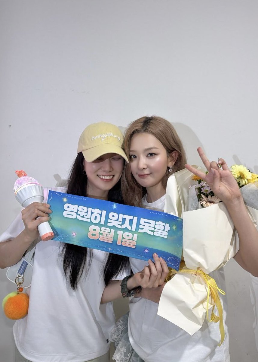 1992_904's tweet photo. 박은빈 다른 콘서트 갔을때는 진짜 꽁꽁 싸매고 누구세요수준으로 갔는데 좋아하는 동생 만난다고 모자도 예쁜거 쓰고 예쁘게 하고 간거봐라 ,,,,,,,, 이거 사랑 아님 뭐냐 https://t.co/1c6jd07Mnb