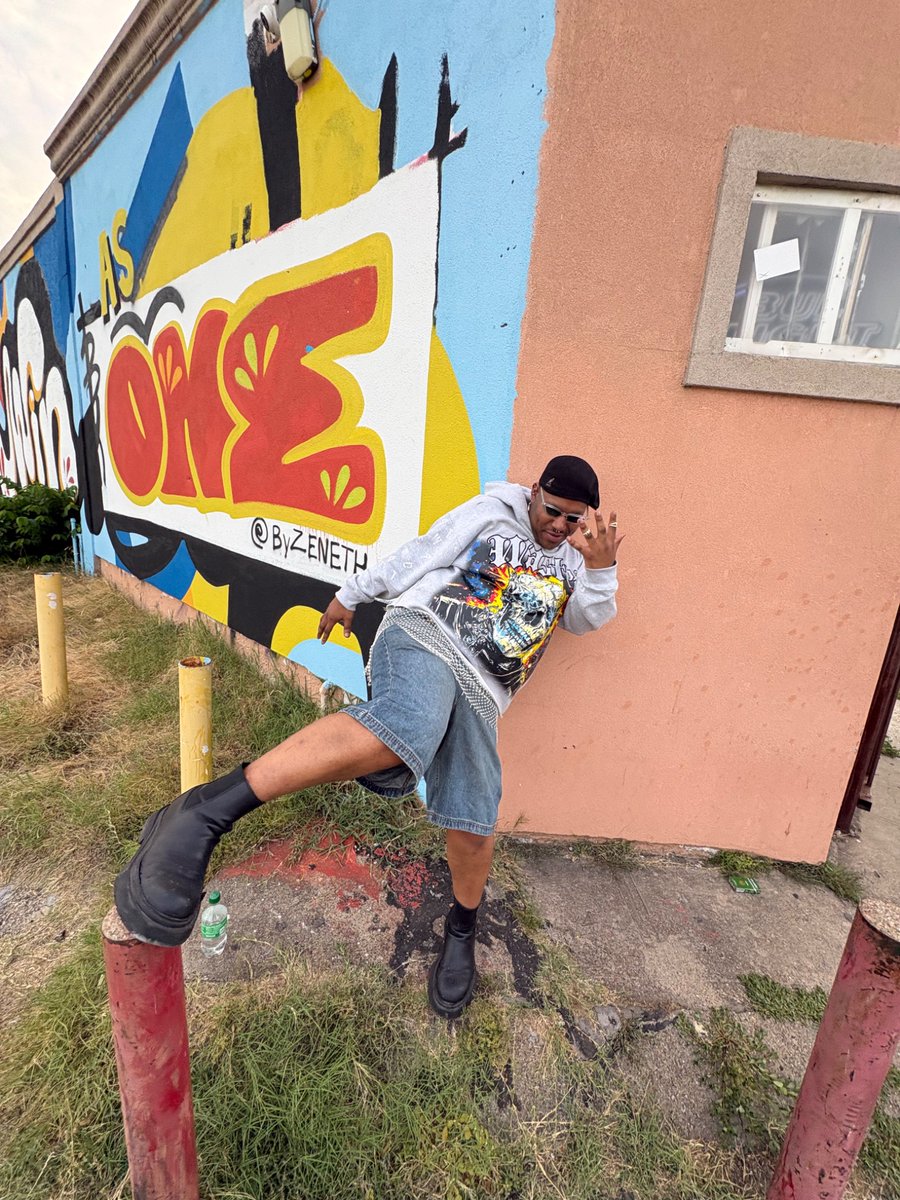 _Wizdomkid's tweet photo. Oh nothing just kickin shit on the south side of Dallas https://t.co/h3MnN5Iliv