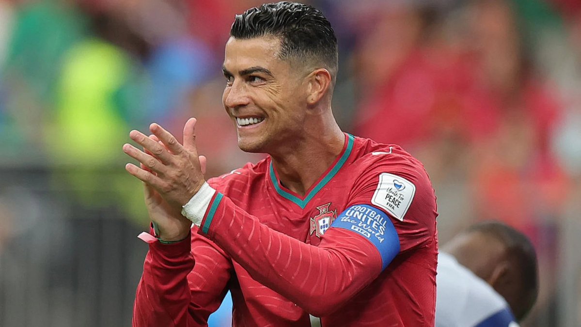 TouchlineX's tweet photo. 🚨 𝗥𝗘𝗠𝗜𝗡𝗗𝗘𝗥: Cristiano Ronaldo is just 24 goals away from reaching 1000. https://t.co/rBolsrOUOl