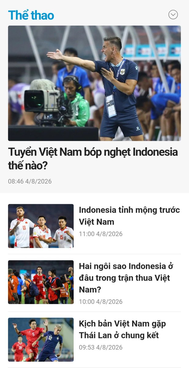 panditfootball's tweet photo. Headline di salah satu media kenamaan Vietnam pada siang ini cukup menarik2.

1. "Gimana Bisa Indonesia Dibungkam Vietnam?"

Komentar John Herdman yang mengaku tim asuhannya kalah karena melakukan banyak kesalahan dianggap gak sepenuhnya tepat. Media Vietnam mengklaim, taktik Vietnam lah yang memaksa para pemain Indonesia mau gak mau jadi sering berbuat kesalahan di lapangan.

2. "Indonesia Tersadar dari Ilusi Sebelum Lawan Vietnam"

Indonesia dianggap mendapat tamparan atas kesombongan yang marak sejak sebelum pertandingan. Menurut media Vietnam, kemenangan didapat dari rasa percaya diri dan kemampuan, sedangkan yang dipunya Indonesia cuma keangkuhan yang berujung malapetaka.

3. "Di Mana Dua Bintang Indonesia Saat Lawan Vietnam?"

Media Vietnam menyoroti bagaimana Thom Haye dan Michell Baker dibuat tak berkutik dan mati kutu oleh strategi yang diterapkan Kim Sang-sik. Artinya memang dua pemain ini sukses diisolasi oleh taktik yang dijalankan Nguyen Hoang Duc cs.

4. "Skenario Vietnam Hadapi Thailand di Final"

Indonesia udah gak dianggap lagi calon kuat finalis Piala AFF oleh media Vietnam. Pada akhirnya, skenario Thailand vs Vietnam adalah final paling ideal di mata  mereka.