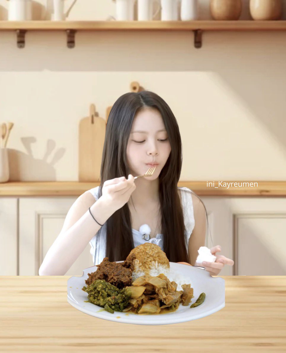 ini_Kayreumen's tweet photo. If you can’t give Carmen an individual schedule yet, at least give her a Nasi Padang mukbang... @SMTOWNGLOBAL 🙌🏻 https://t.co/NIX8lilKqL
