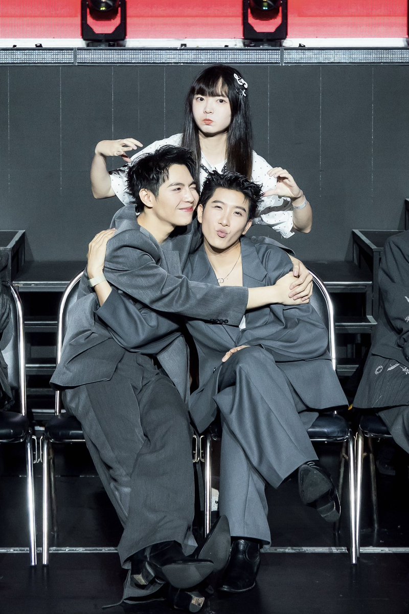 er_gong29187's tweet photo. sooo cute🐈‍⬛🐈

Thanks for all the pretty memories.

@Firstkpp @myktnw 

#FFFPartyConcert2026
#FirstKhaotung #เฟิร์สข้าวตัง https://t.co/o0CGEpUIaL