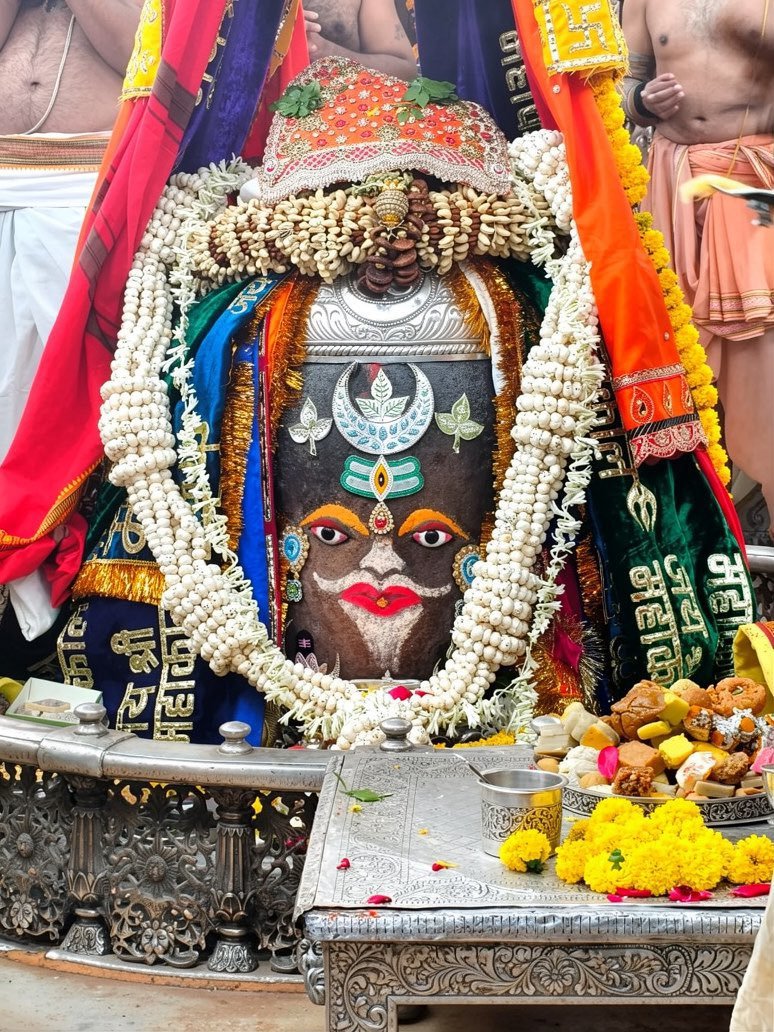 NHRF_President's tweet photo. श्री 'महाकालेश्वर' ज्योतिर्लिंग जी के आज की भस्म आरती के अद्भुत अलौकिक श्रृंगार दर्शन!

जय श्री महाकाल 🧡 🙏🚩🚩 

4 अगस्त 2026 (मंगलवार)

#जयश्री_महाकाल #हर_हर_महादेव https://t.co/IgWdQTbk6e