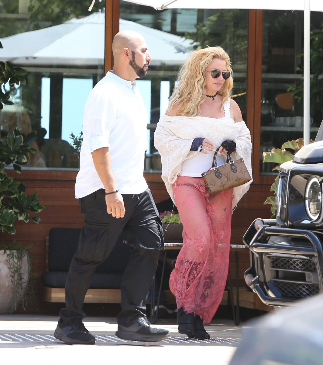 BritneyPlanet's tweet photo. 📷 July 31, 2026 - Britney Spears in Malibu

thanks hqcelebcorner https://t.co/HRxrEPtm5S