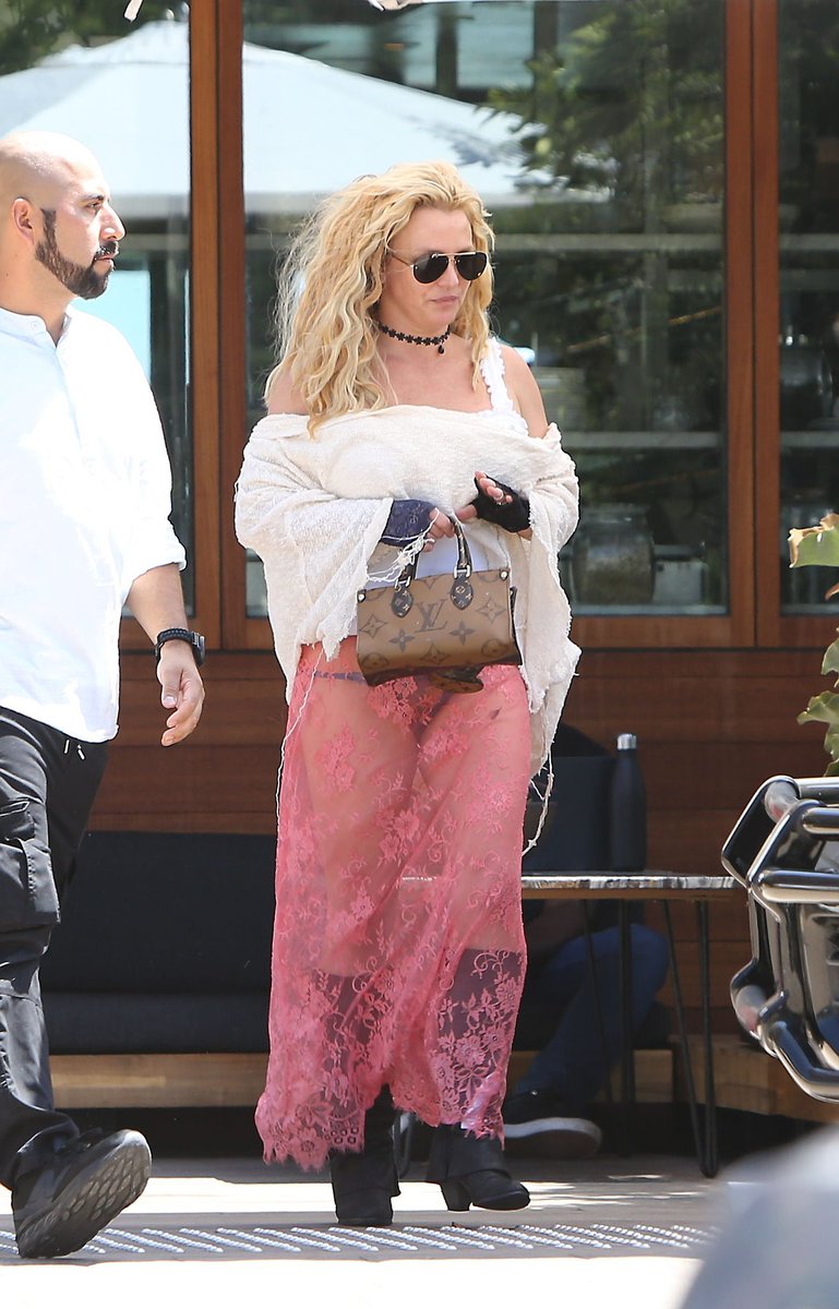 BritneyPlanet's tweet photo. 📷 July 31, 2026 - Britney Spears in Malibu

thanks hqcelebcorner https://t.co/HRxrEPtm5S