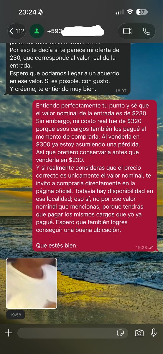 JustefytaLover's tweet photo. Estaba vendiendo una entrada para el concierto de Arjona en Quito, una amiga le pasa mi contacto a un man y él quería darme $230 porque “es el precio nominal”.
Ah mmv, entonces los impuestos y cargos tengo que asumirlos yo?
Acaso me encontré la entrada en una funda de chitos.🤡 https://t.co/Ny6PJgWwvK