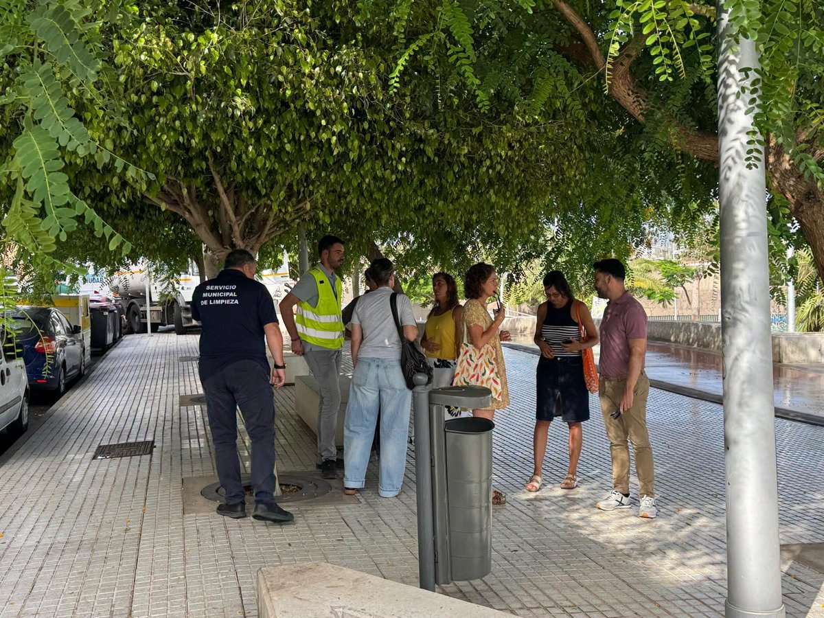 LimpiezaLPGC's tweet photo. Visita  de los Sres. Concejales de Limpieza y Parques y Jardines, así como de  técnicos municipales, en presencia de representantes vecinales de Lomo  Blanco, con motivo de los trabajos del Plan de Actuación conjunta. https://t.co/ndRJcBq9cF