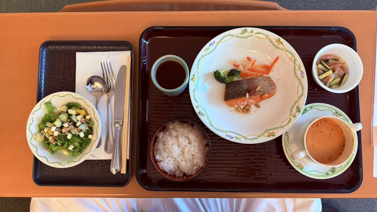 nameco231's tweet photo. 産後ケア🥰今日は産んでから初めて夜通し寝れる予定🫶そして、ごはんうめぇ🍚預かってもらって授乳の時だけ連れてきてくれるらしいけど、もうすでに寂しい🥺ゆっくりはできてるけど、早く授乳の時間にならんかなーって待ってる🫠、、、とりあえずゆっくりしとこ🫡 #産後ケア #生後2ヶ月半 https://t.co/qvY3Ah5JXJ
