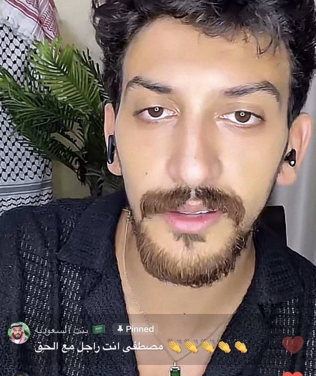 Aeyemm5's tweet photo. فانزات صطيف يتنكرون بأسماء سعودية ويمدحونه على اساس عنده فانز سعودي اجل راجل😭😭!!! https://t.co/613oM3WAcb