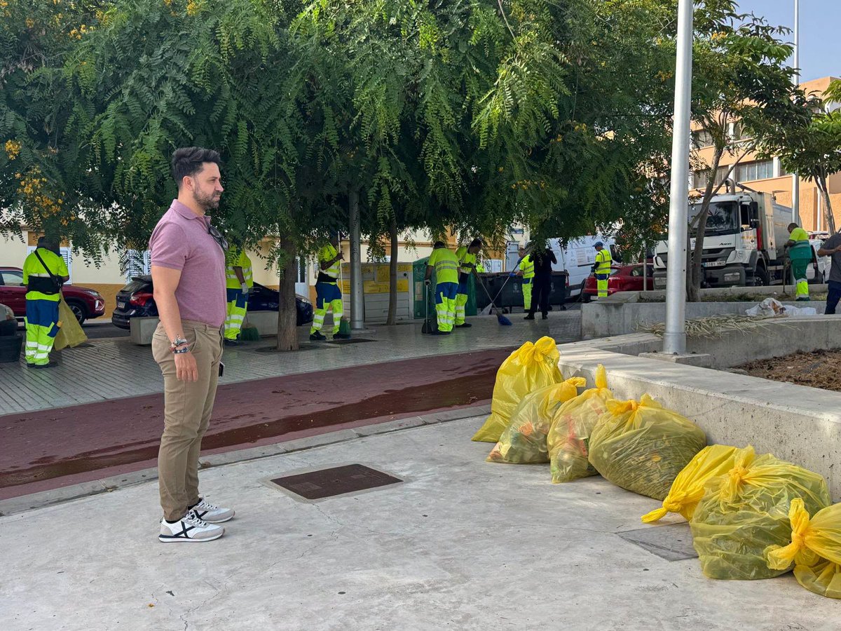 LimpiezaLPGC's tweet photo. Visita  de los Sres. Concejales de Limpieza y Parques y Jardines, así como de  técnicos municipales, en presencia de representantes vecinales de Lomo  Blanco, con motivo de los trabajos del Plan de Actuación conjunta. https://t.co/ndRJcBq9cF