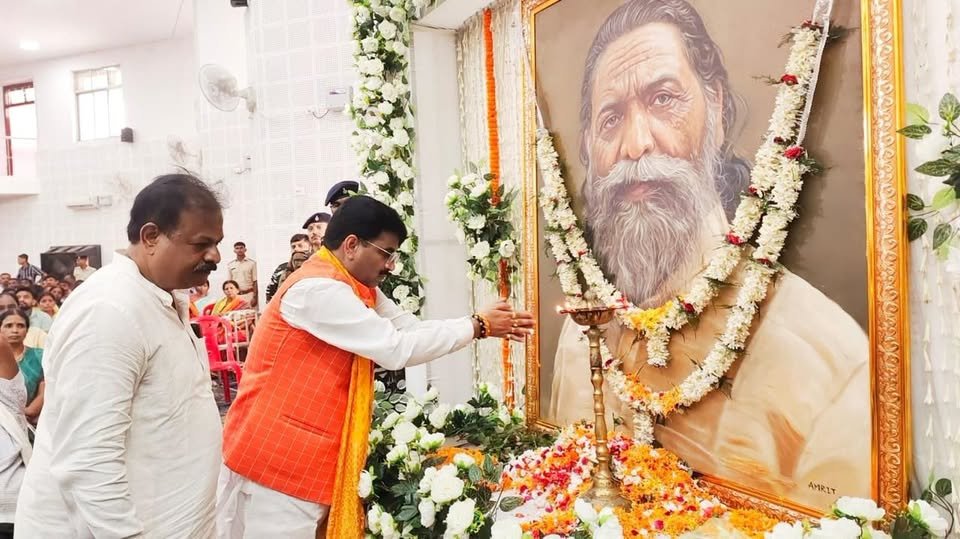 AAPKA_BAJRANGI's tweet photo. झारखंड के पूर्व मुख्यमंत्री एवं पद्म भूषण से सम्मानित दिशोम गुरु आदरणीय #शिबू_सोरेन_जी की पुण्यतिथि पर उन्हें विनम्र श्रद्धांजलि।
@narendramodi @NitinNabin @AmitShah @blsantosh @byadavbjp @Rajkumarchahar9 @Annapurna4BJP @yourBabulal @bjpkarmveer @AdityaPDSahu @bjp4india @bjp4jharkhand