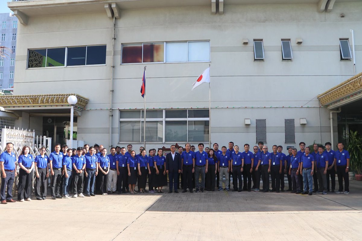 CambodiaTelecom's tweet photo. ថ្ងៃចន្ទ ៥រោច ខែទុតិយាសាឍ ឆ្នាំមមី អដ្ឋស័ក ព.ស២៥៧០ ត្រូវនឹងថ្ងៃទី៣ ខែសីហា ឆ្នាំ២០២៦ ថ្នាក់ដឹកនាំ និងនិ��ោជិតទ.ក. បានអញ្ជើញចូលរួមគោរពទង់ជាតិ https://t.co/wFzEtrY8DM