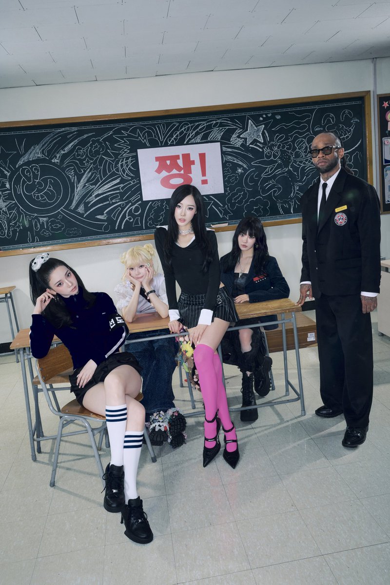 aespa_official's tweet photo. aespa 에스파 'Switchblade (Feat. Ty Dolla $ign)' MV Photography

https://t.co/mIf9AO4cD8

#aespa #æspa #에스파
#Switchblade #aespaSwitchblade
#LEMONADE #aespaLEMONADE https://t.co/HEoAbWYajm
