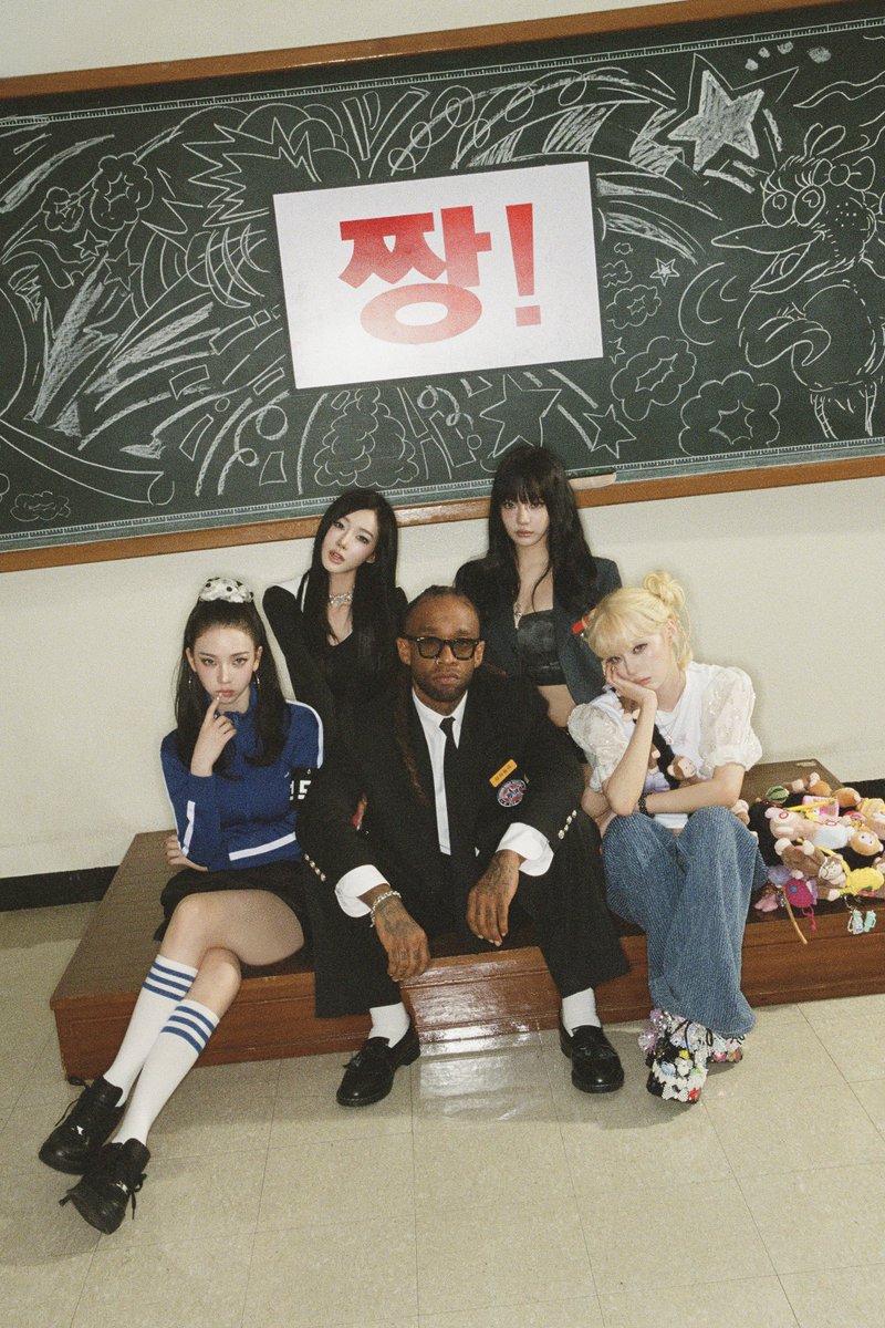 aespa_official's tweet photo. aespa 에스파 'Switchblade (Feat. Ty Dolla $ign)' MV Photography

https://t.co/mIf9AO4cD8

#aespa #æspa #에스파
#Switchblade #aespaSwitchblade
#LEMONADE #aespaLEMONADE https://t.co/HEoAbWYajm