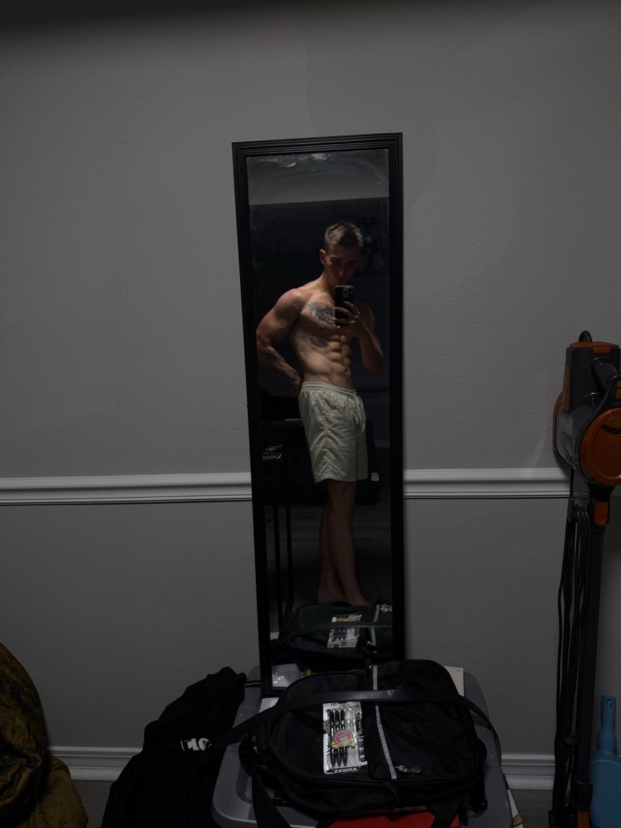 cbeckgym's tweet photo. ab mogging https://t.co/Dh8jWA1zTd