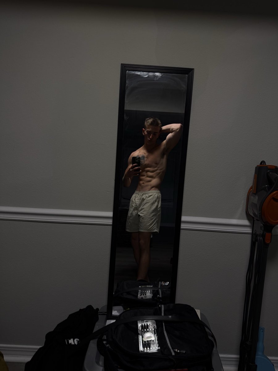 cbeckgym's tweet photo. ab mogging https://t.co/Dh8jWA1zTd