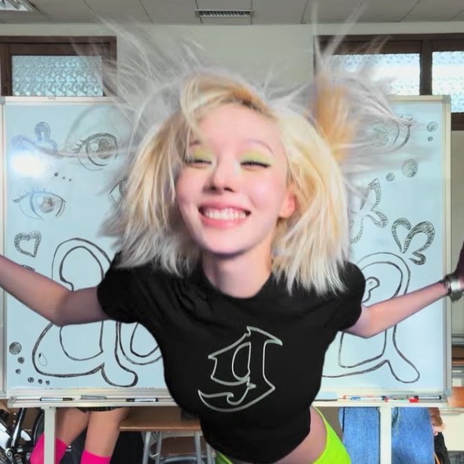 joyminjeong's tweet photo. SWITCHBLADE WINTER https://t.co/exSPFmlFpH