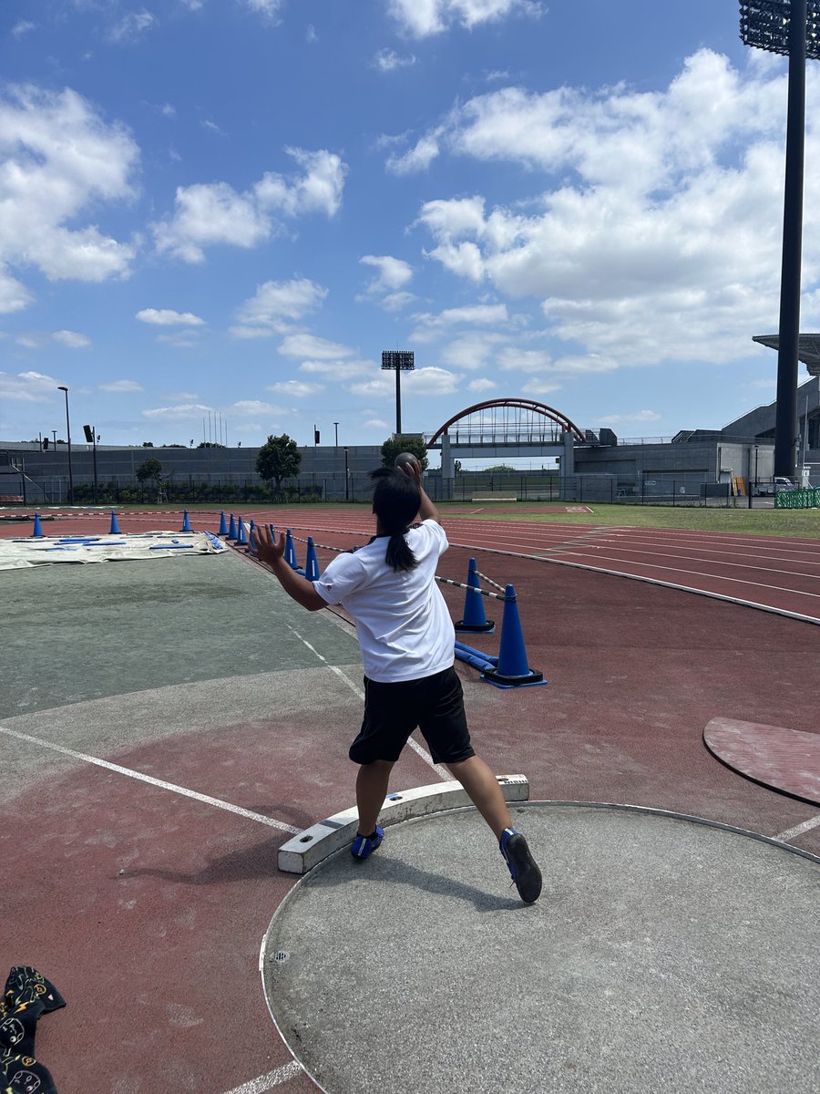 ksatno1's tweet photo. 本日は午前が短距離及び跳躍、午後が投擲の練習になります
午前は比較的涼しい中で練習できましたが、午後は日差しが強いです
選手たちは熱中症に気をつけながら頑張っています
#光明相模原
#KSAT https://t.co/9dy5Gedhk1