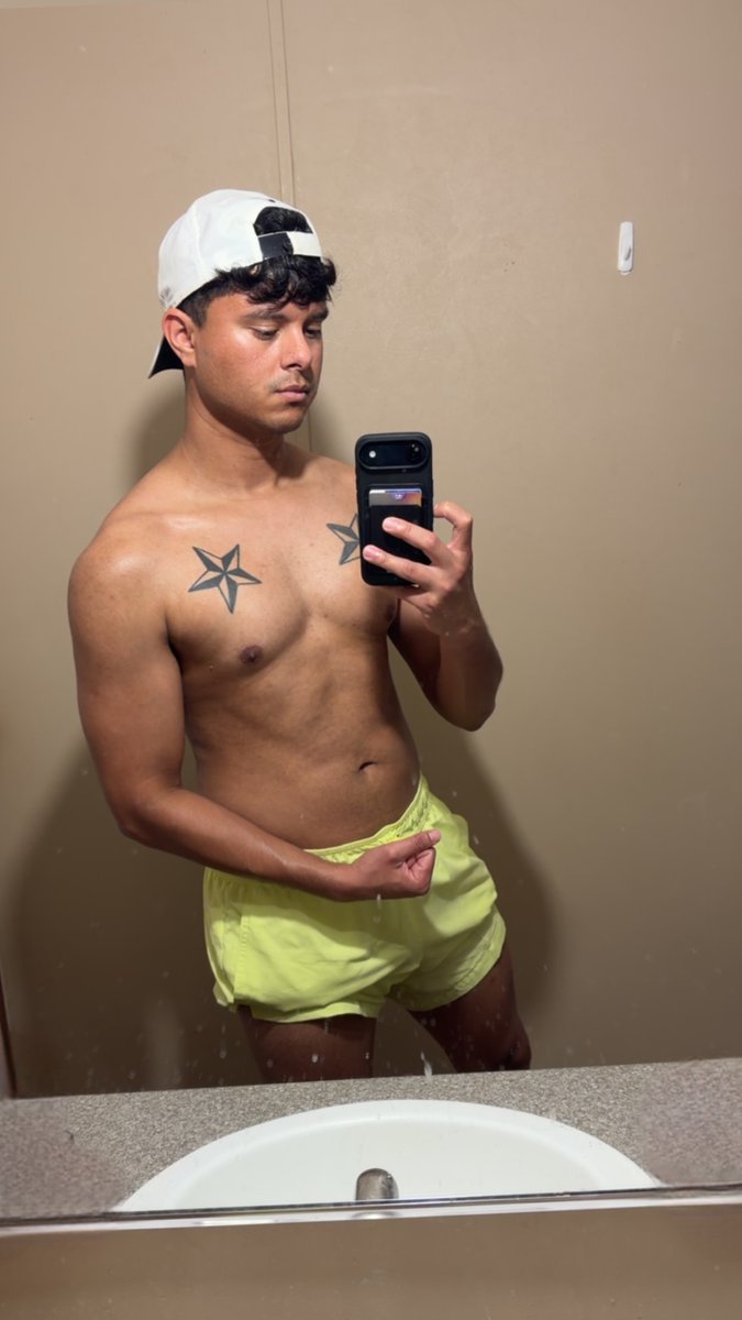 DannySm20531160's tweet photo. @blessed_213 Would love to suck you off https://t.co/vUHY0oANt0