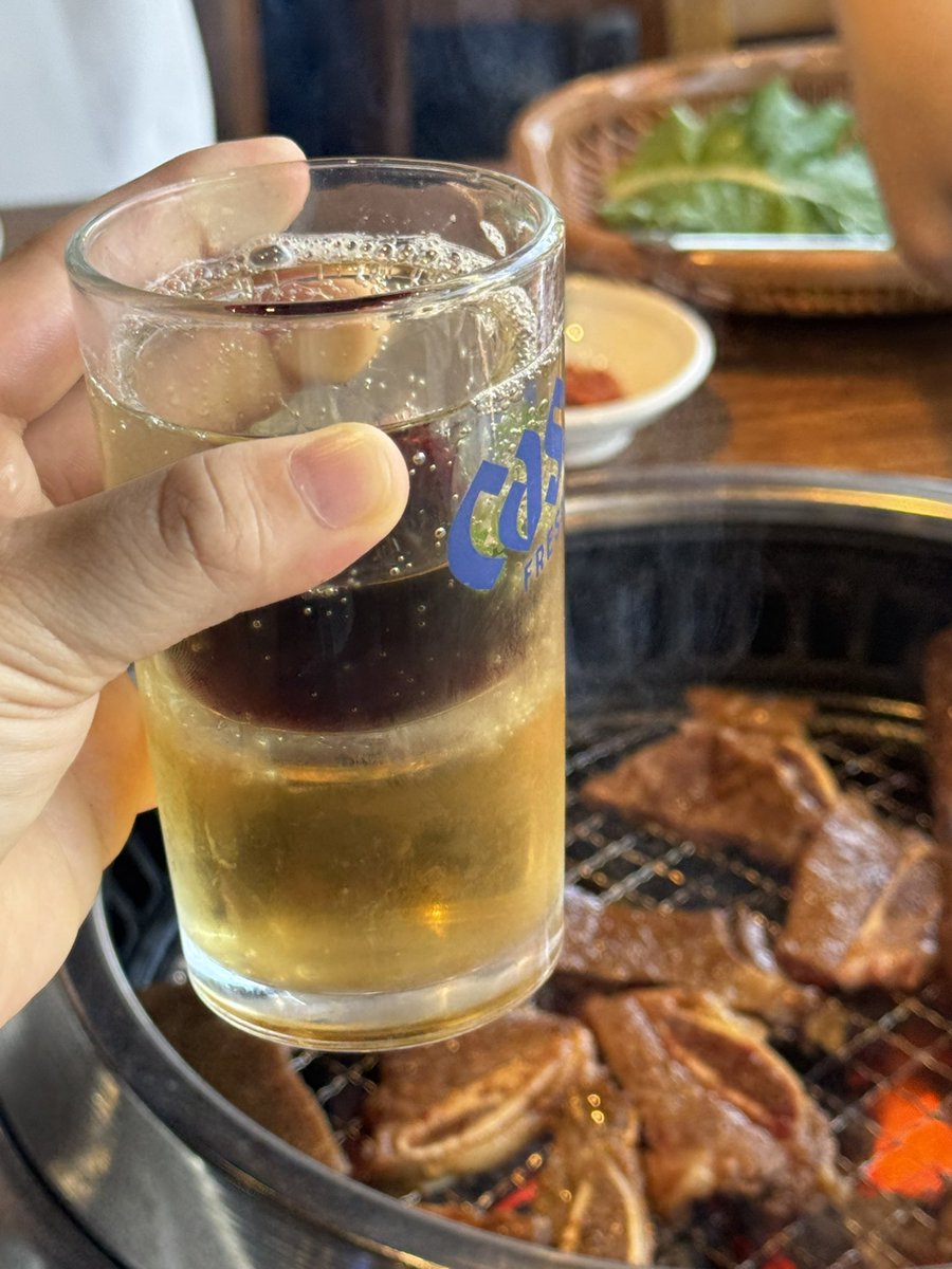 bluemoonen's tweet photo. 몸보신엔 la갈비에 복분자+맥주 https://t.co/jHOSLmtDKs