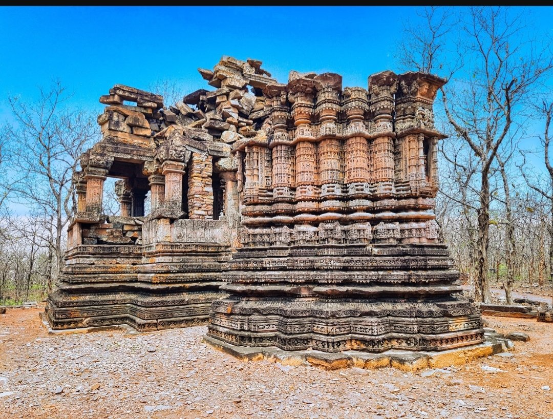 Kirttivarman's tweet photo. > Ruins of Temple No.1 of 
" Chandeli Mahal Group of Temples",  Ajaigarh - Panna. https://t.co/Ro2UX3tzyo