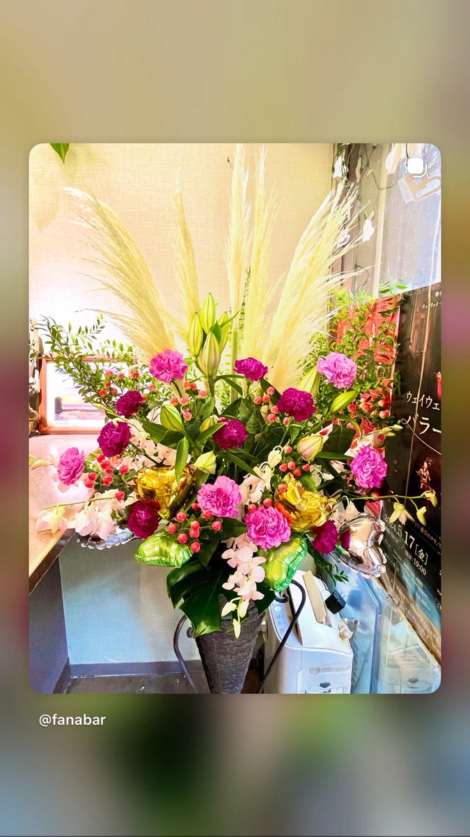 barfiorista's tweet photo. 周年祝いのスタンド花お届け💐
ゲリラ豪雨☔️にも、酷暑にもマケズ、
当日まで保ってくれて良かった❣️(๑˃̵ᴗ˂̵)
この度もご依頼頂き、
誠にありがとうございました✨🙏

花屋＆フラワーレッスン＆カフェバー
🌺ファーナ バール フィオリスタ🌺
東京都品川区小山4-1-13村山ビル1F
電話☏  03-6412-7587 https://t.co/UyBr5NfPLm
