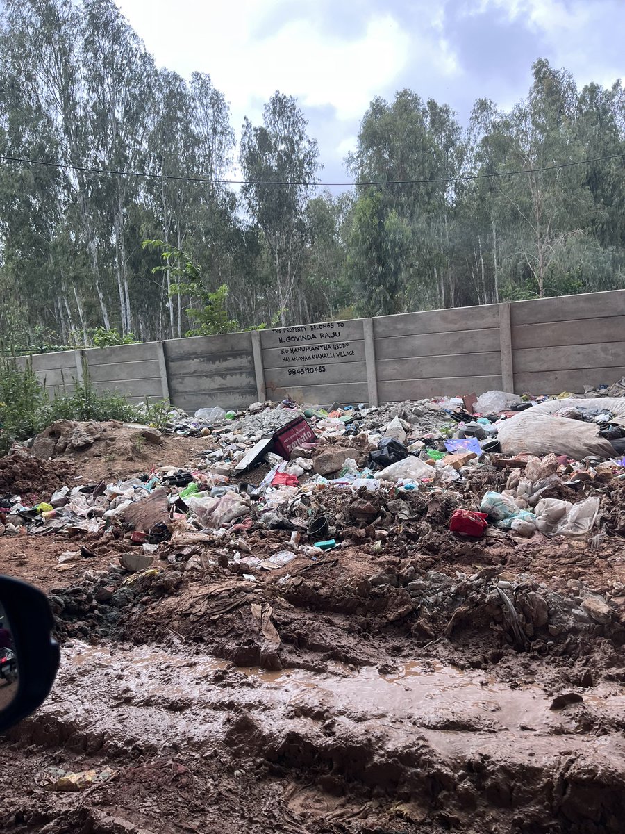 adarsh_L_murthy's tweet photo. @krishnabgowda @GBA_office dear sir one of our layouts road has become a dump yard for all types of garbages , request to please help us with getting rid of it as part of your clean bangalore drive cc- @ArvindLBJP @kasavanahalibjp https://t.co/Aq6J6RlBOG