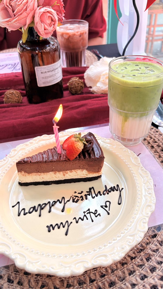 yrlittlerae's tweet photo. cheers to 27 🥂
a surprise birthday treat from shuben! he spoiled me too much this year 🥹 thankyou love @Munir_ 🥹🧚🏻‍♀️❤️🫧 https://t.co/MU4v2Y4hP0