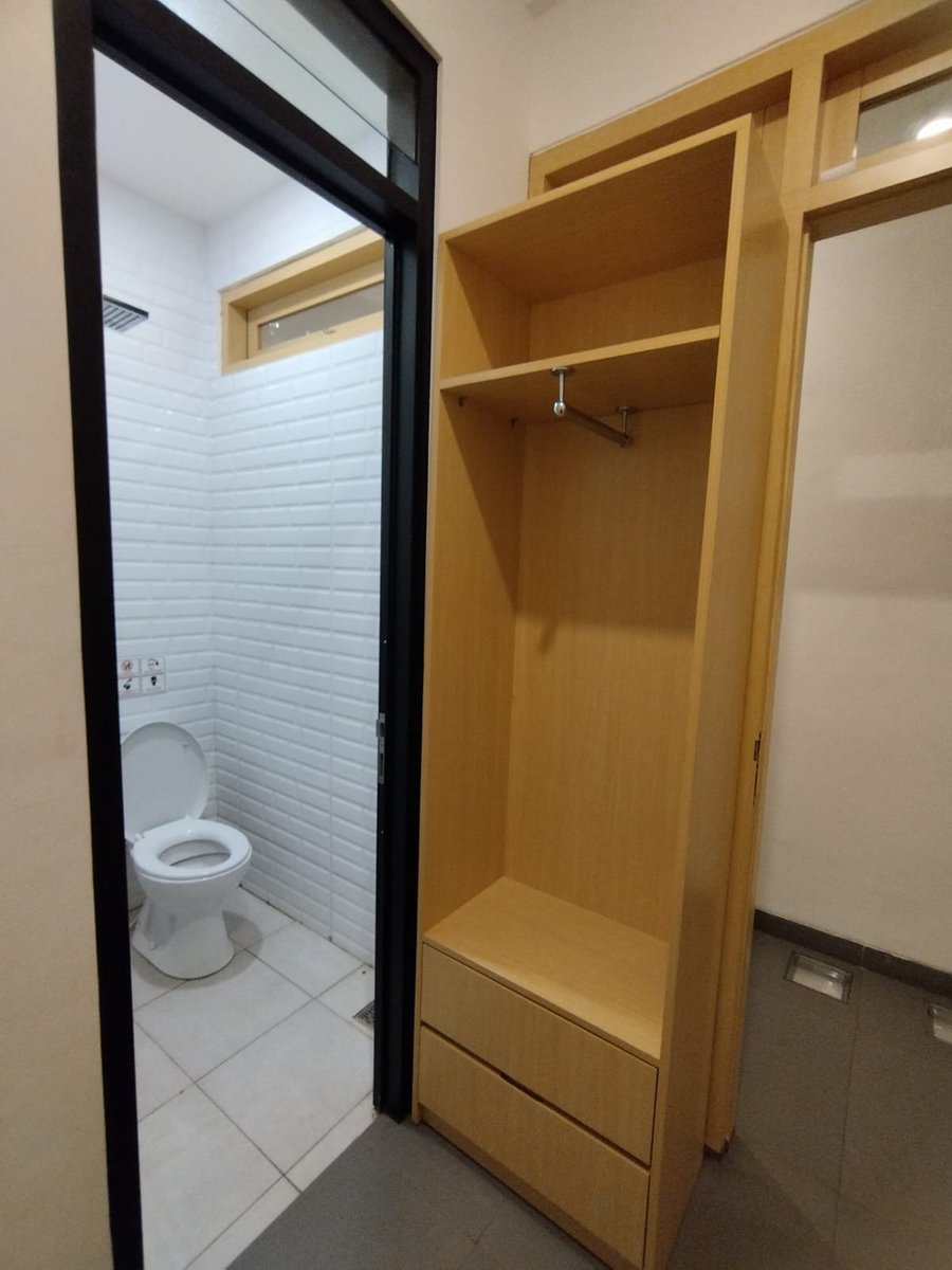 Sulistyuu's tweet photo. Buat yang nyari Info kosan khusus wanita Tanah Baru Beji Depok ini aku ada yaa kamarnya gak banyak cuma tinggal beberapa aja, untuk fasilitas juga lumayan lengkap salah satunya kalian cuma bayar kost aja dan listrik kamar masing-masing.
Untuk booking via mamikos ya https://t.co/uq7Vq6FXy2