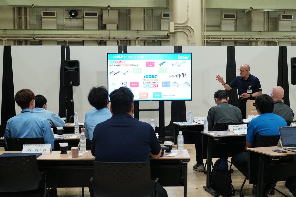 dmgmoripb's tweet photo. 7月24日にPBテクノロジーデイを開催しました。
今回はイスカルジャパン様より、スローアウェイ工具の製品紹介、ハイマージャパン様より焼き嵌め工具の特徴、活用例をご紹介いただきました。デモ加工ではイスカルジャパン様のエンドミルで溝加工、高送りカッタで荒加工を実施しました。 https://t.co/AQX47nEBKb