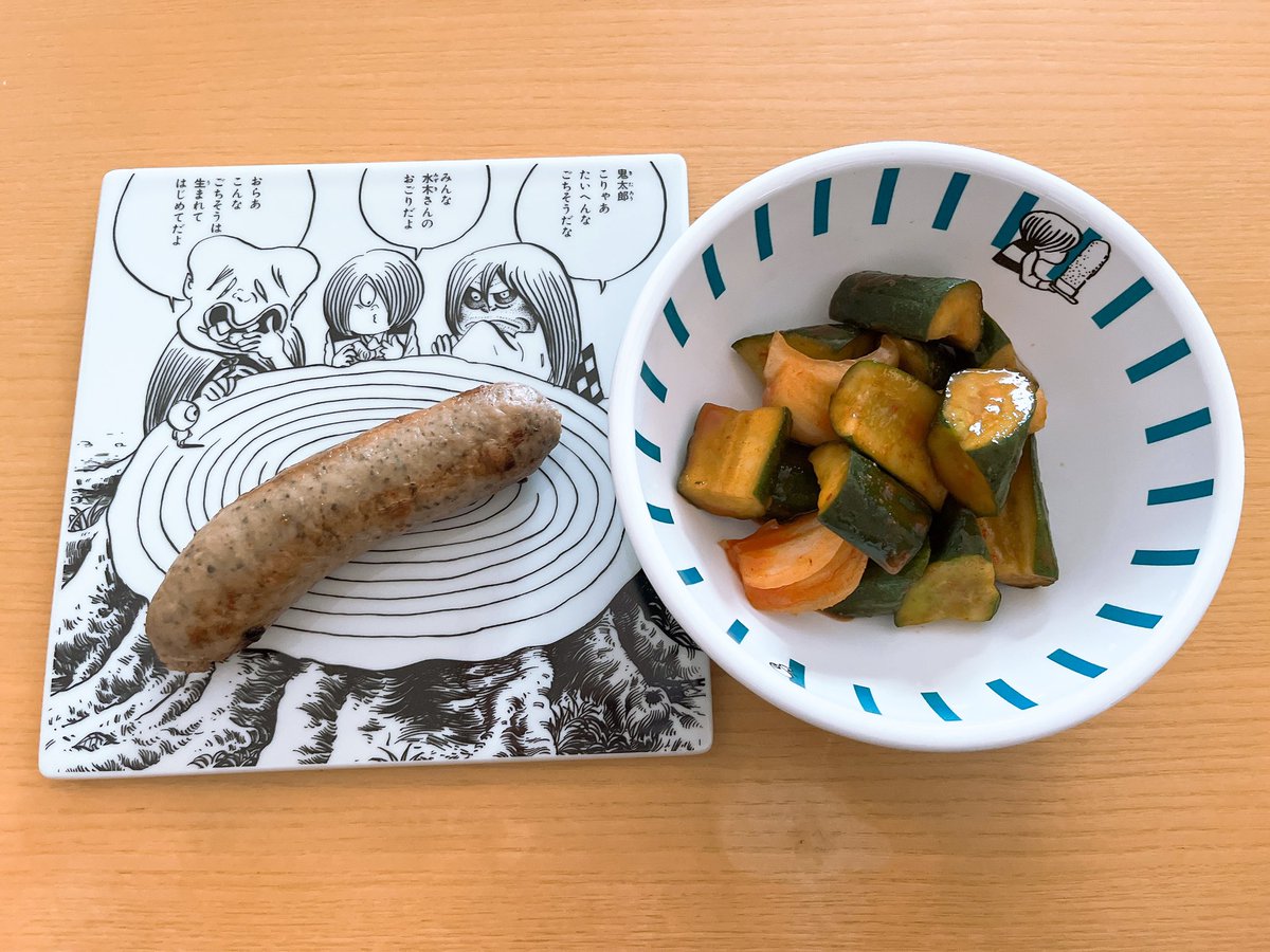 Oneka_08's tweet photo. きゅうりの漬物と業スーのウインナーがこの通りご馳走に！アン◯ンマン食器とかキャラクター食器でテンション上がる子供に共感してしまった... https://t.co/IXMAfXitAi
