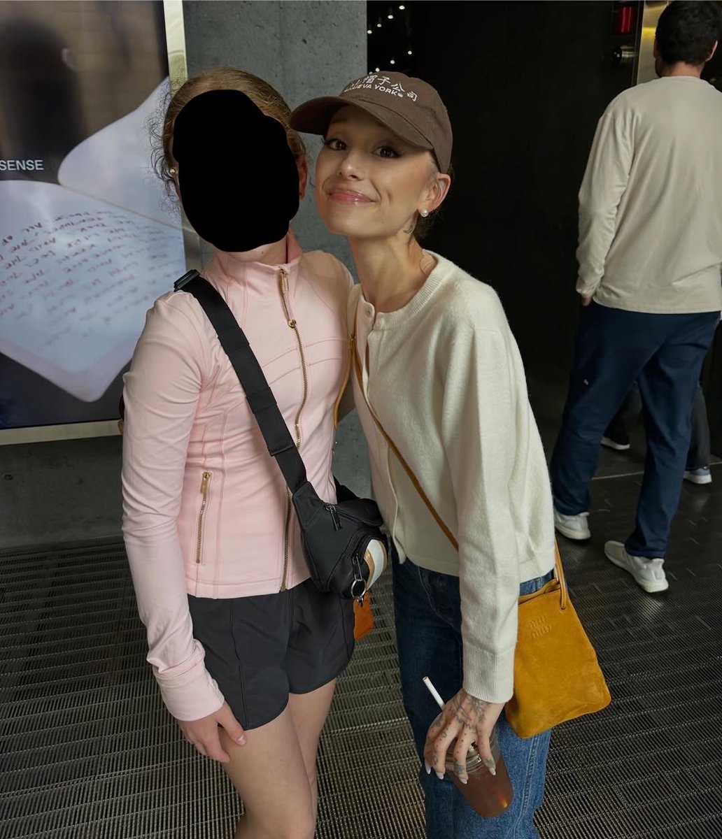 _Sweetmiffe's tweet photo. What’s a whole 33 year old woman doing posting omad on IG and body checks every now and then, but poor Ariana she’s getting called out for it, as if she does not know what she’s doing lmao. https://t.co/jGfi1UwFp0