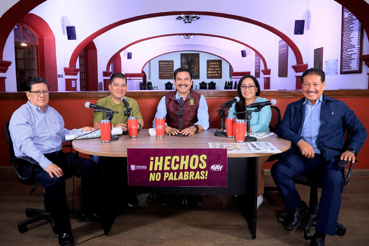 raychagoya's tweet photo. 🎙️ En #TuPresidenteYVecinoResponde dialogamos con @espinacarola, @Betillocruz , @jaimeguerrero08 y @nathanoax sobre la visita de la presidenta @Claudiashein a Oaxaca, los proyectos para nuestra capital, #SeguridadVecinal y los resultados de la #ENSU.

Seguiremos informando con transparencia y dando resultados. 🤝

#VecinasYVecinos #OaxacaDeJuáre