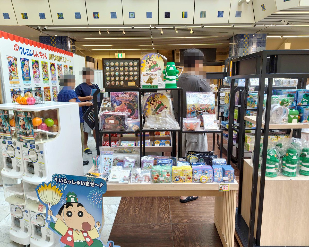shinchan_cinema's tweet photo. 【⭐POPUP情報⭐】

本日OPEN🎉
シネマパレードツアーin京都

#京都ポルタ に #シネマパレード が登場！
公開中の映画「奇々怪々！オラの妖怪バケ～ション」グッズを中心にシネマパレードの人気商品がズラリ✨
京都駅直結でアクセス抜群🎵
たくさんのご来店お待ちしております！

📍京都駅ビル ポルタプラザ（中央通り）イベントスペース
📅2026.8.23まで
⏰11:00～20:30（※最終日のみ10:00～19:30）

#クレヨンしんちゃん