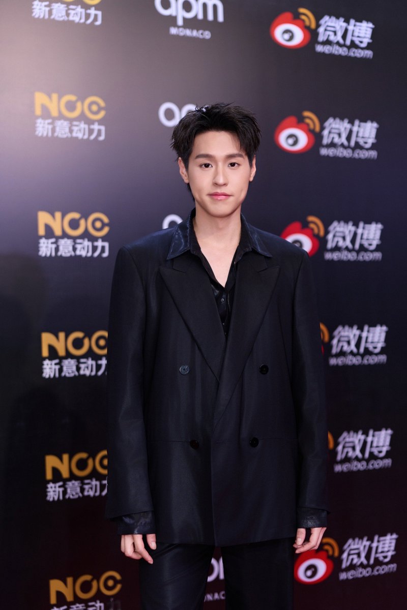 _24News_'s tweet photo. “BILLKIN” สร้างความภาคภูมิใจ คว้ารางวัลใหญ่ Weibo Malaysia พร้อมโชว์สุดประทับใจ

#WeiboCulturalCommunicationNightMalaysia #Bbillkin

เป็นอีกหนึ่งความสำเร็จของ “BILLKIN” (บิวกิ้น–พุฒิพงศ์ อัสสรัตนกุล) ที่ได้รับรางวัล Weibo Malaysia Representative Cross-disciplinary Artist of Original Film Television and Music ในงาน 2026 Weibo Cultural Communication Night (Malaysia Station) ซึ่งรางวัลนี้มอบให้แก่ศิลปินผู้มีผลงานโดดเด่นครอบคลุมทั้งด้านภาพยนตร์ โทรทัศน์ และดนตรี โดยจัดขึ้นเมื่อวันที่ 1 สิงหาคม 2569 ณ idea Live Arena ประเทศมาเลเซีย

นอกจากการขึ้นรับรางวัลอันทรงเกียรติแล้ว บิวกิ้นยังสร้างความประทับใจให้กับผู้ชมด้วยการแสดงสด 2 บทเพลง ได้แก่ “สวยงามเสมอ (Ever-Forever)” และ “Mr. Everything” ถ่ายทอดพลังการร้องและเสน่ห์บนเวที ท่ามกลางเสียงเชียร์และการต้อนรับอย่างอบอุ่นจากแฟนๆ

“BILLKIN” กล่าวว่า “รู้สึกเป็นเกียรติอย่างยิ่งที่ได้รับรางวัล Weibo Malaysia Representative Cross-disciplinary Artist of Original Film Television and Music ในงาน 2026 Weibo Cultural Communication Night (Malaysia Station) ขอบคุณ Weibo และขอบคุณแฟนๆ ทุกคนสำหรับความรักและการสนับสนุนที่มีให้เสมอมา ทุกคนคือส่วนสำคัญในเส้นทางการเดินทางของผม ขอบคุณจากใจครับ”