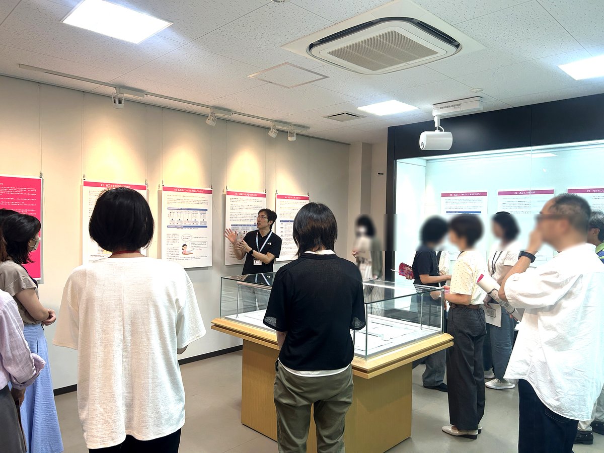 shiga_ebrisk's tweet photo. 本日、本企画展監修の奥村太一准教授によるギャラリートークを開催いたしました。
お暑い中お越しくださいました皆さま、どうもありがとうございました。 https://t.co/4nFnEj4IOg