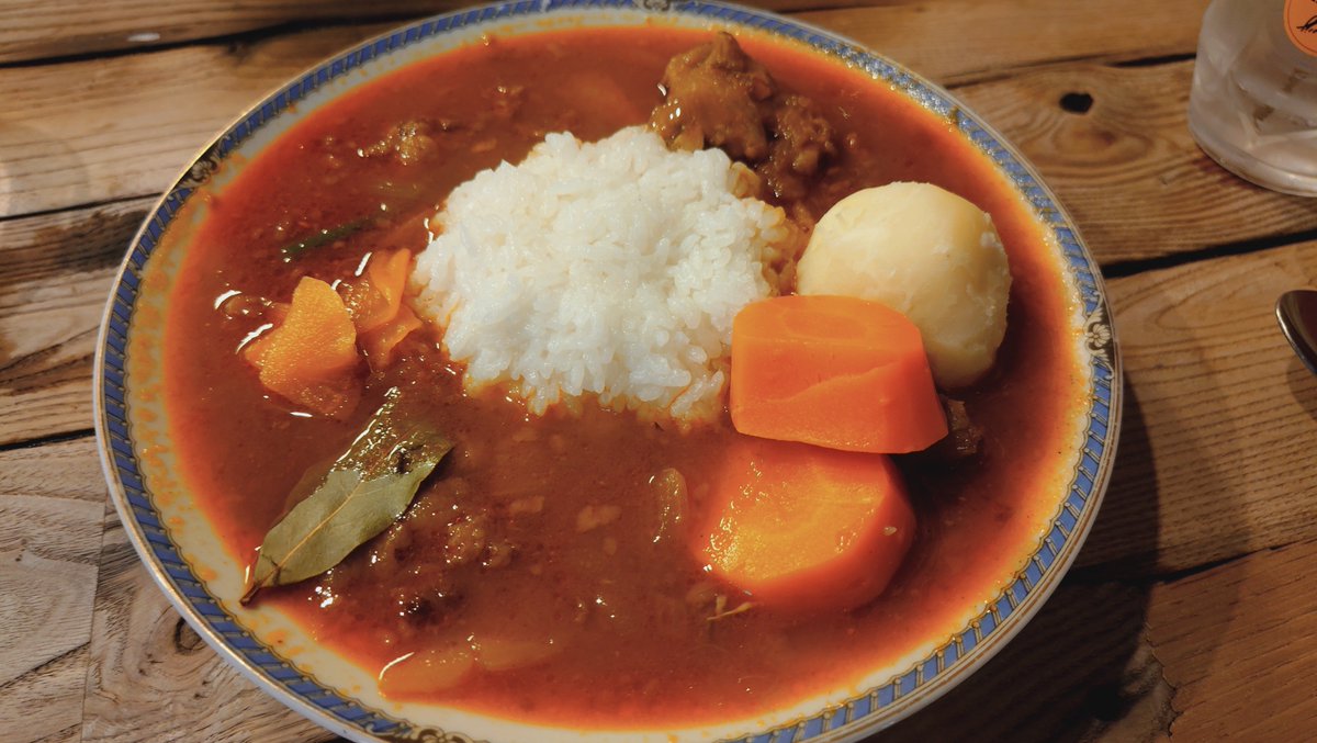 uchikoshi0705's tweet photo. 昼飯はカレー♪とても辛いカレー♪ https://t.co/R89mkohRwP