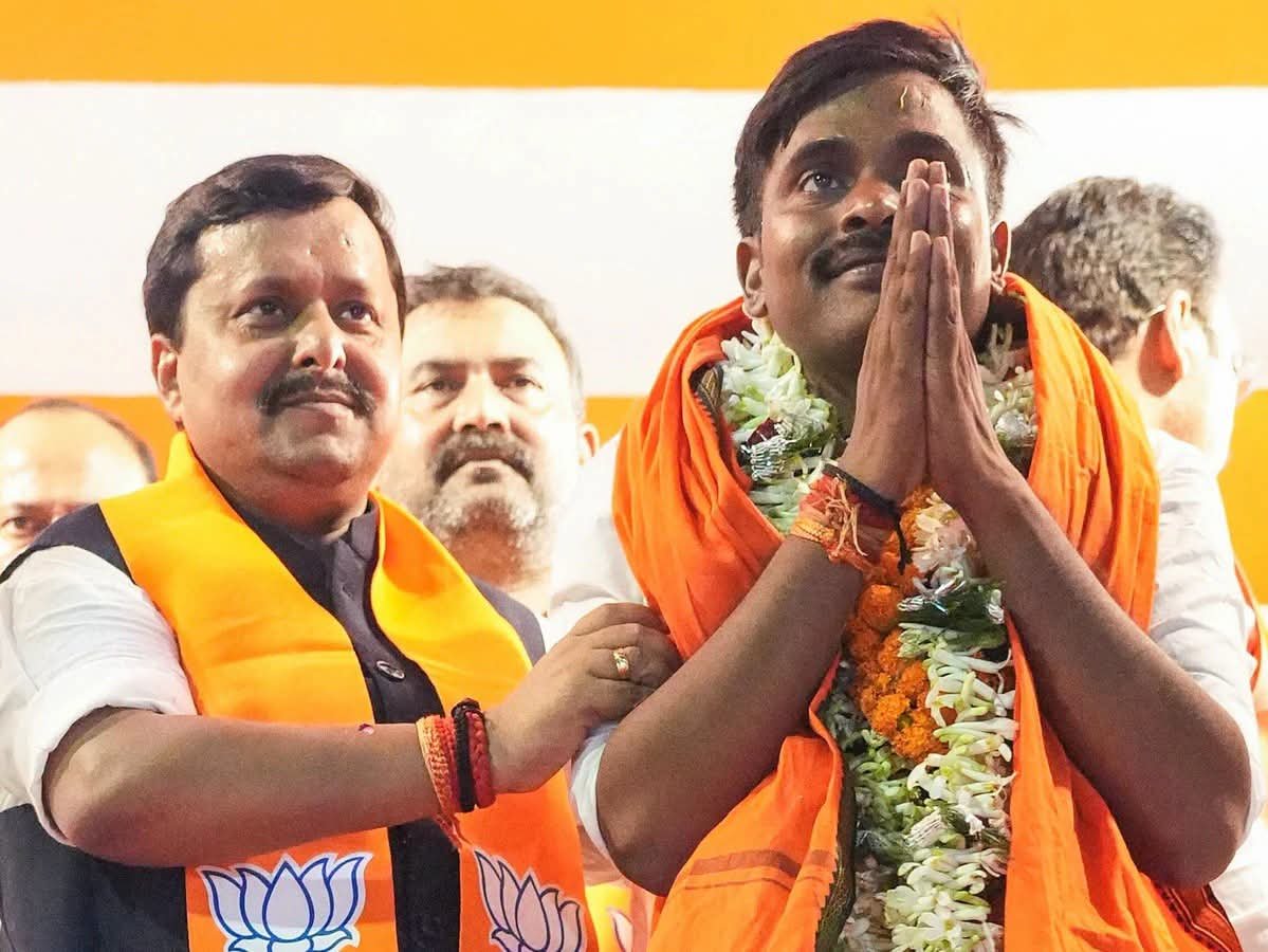 ChapraZila's tweet photo. बांकीपुर: नितिन जितने वोट से जीते थे नीरज को उतना भी नहीं मिला, जातीय समीकरण से जीतने का भ्रम भी टूटा

बांकीपुर उपचुनाव के परिणामों से कई संदेश मिले हैं। यहां जनता का मूड ऐसा बदला नीरज सिन्हा उतना भी वोट हासिल नहीं कर सके जितने वोट से नितिन नवीन पिछली बार यहां जीते थे। जातीय समीकरण वाली अवधारणा भी टूटी है।