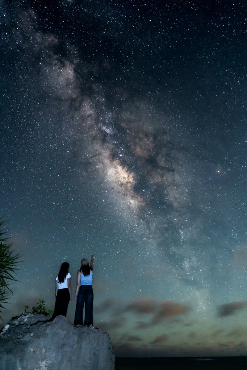 YCH_66's tweet photo. 宮古島で星空フォトツアーをしています🌌
期間限定で1人¥4,500円→1組¥5,000円で行っています！

旅行の思い出づくりをしませんか？
お問い合わせお待ちしております✉️

#宮古島　#宮古島星空　#宮古島星空フォト https://t.co/Hpk23I2ZtL