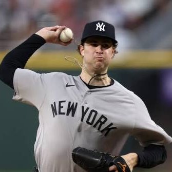 BarcaUniversal's tweet photo. You're going to throw the opening ball during a Yankees game... 

🗣️ Ferran Torres:" I feel more nervous about that than in a World Cup final."

"I've never thrown a baseball before. This will be my first time, so I'm really excited!" https://t.co/v6PYI6RkwD