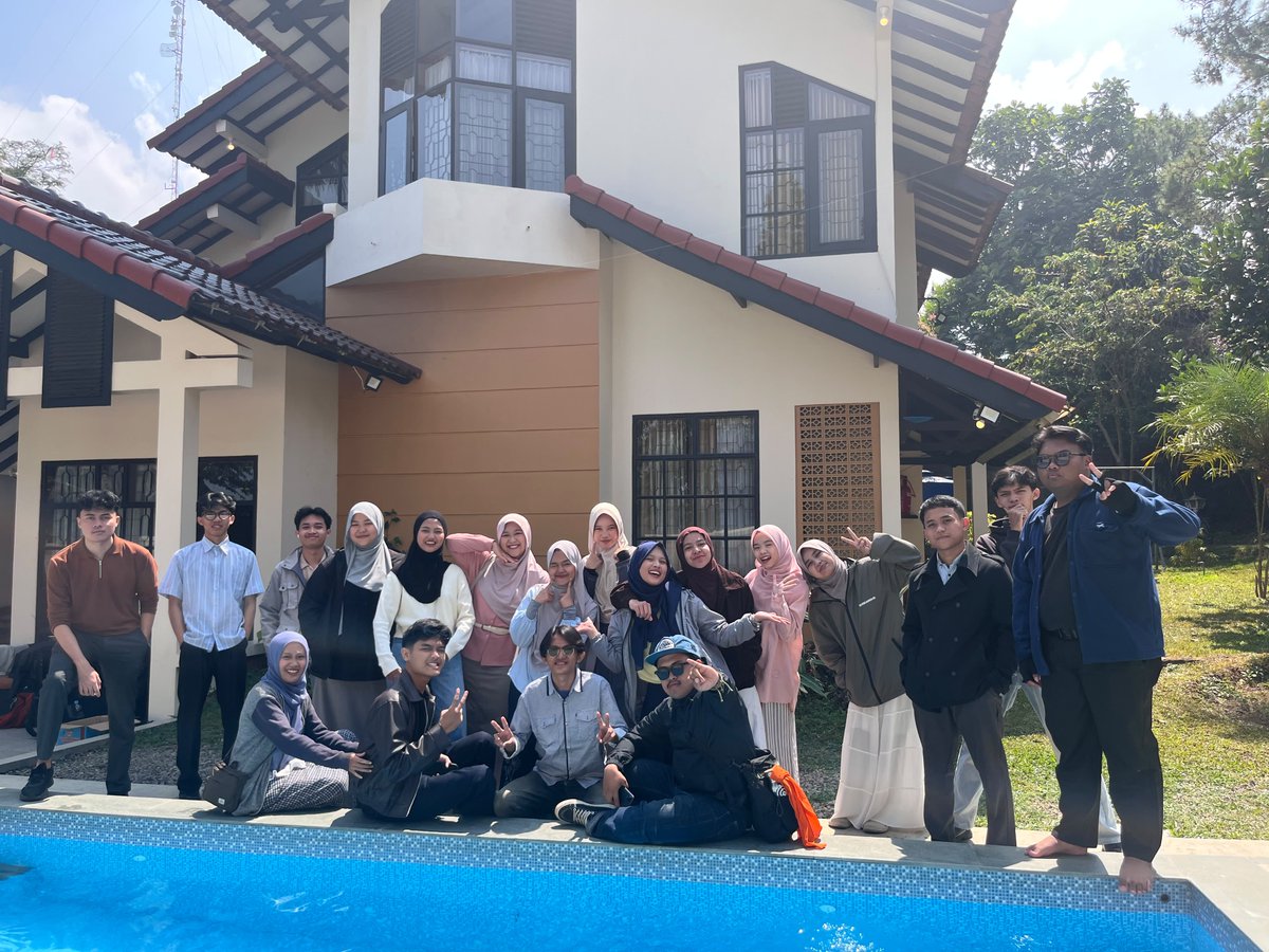 anakrefri's tweet photo. Villa with my shs friends🏡⭐🤍 https://t.co/yY6fMf5j1f