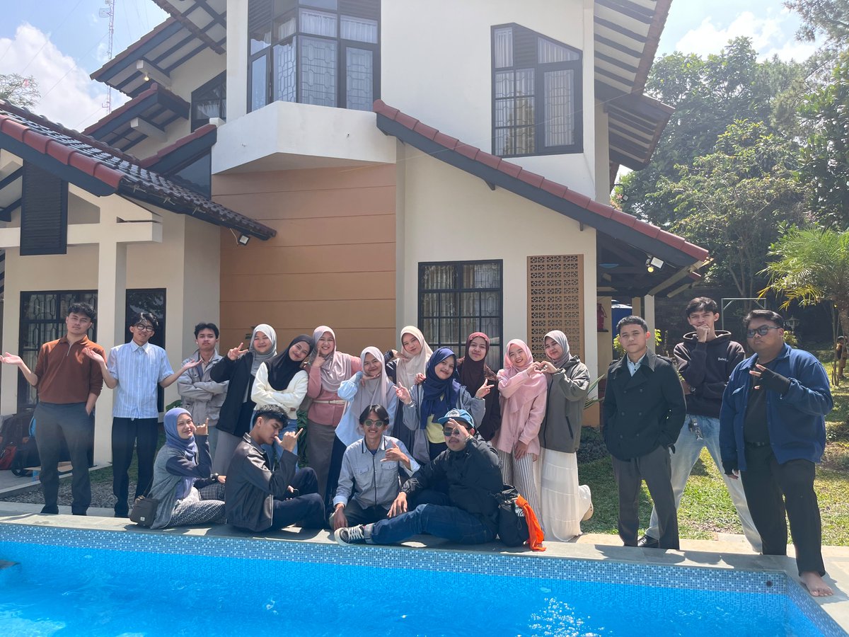anakrefri's tweet photo. Villa with my shs friends🏡⭐🤍 https://t.co/yY6fMf5j1f