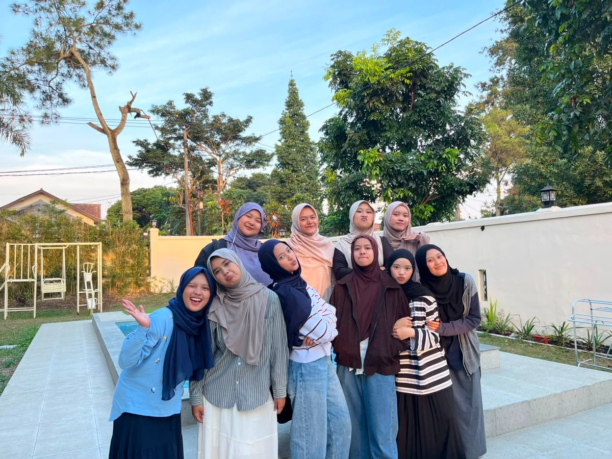 anakrefri's tweet photo. Villa with my shs friends🏡⭐🤍 https://t.co/yY6fMf5j1f