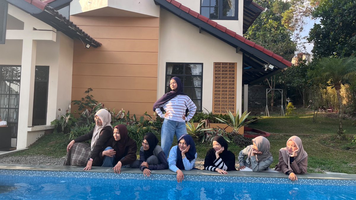 anakrefri's tweet photo. Villa with my shs friends🏡⭐🤍 https://t.co/yY6fMf5j1f