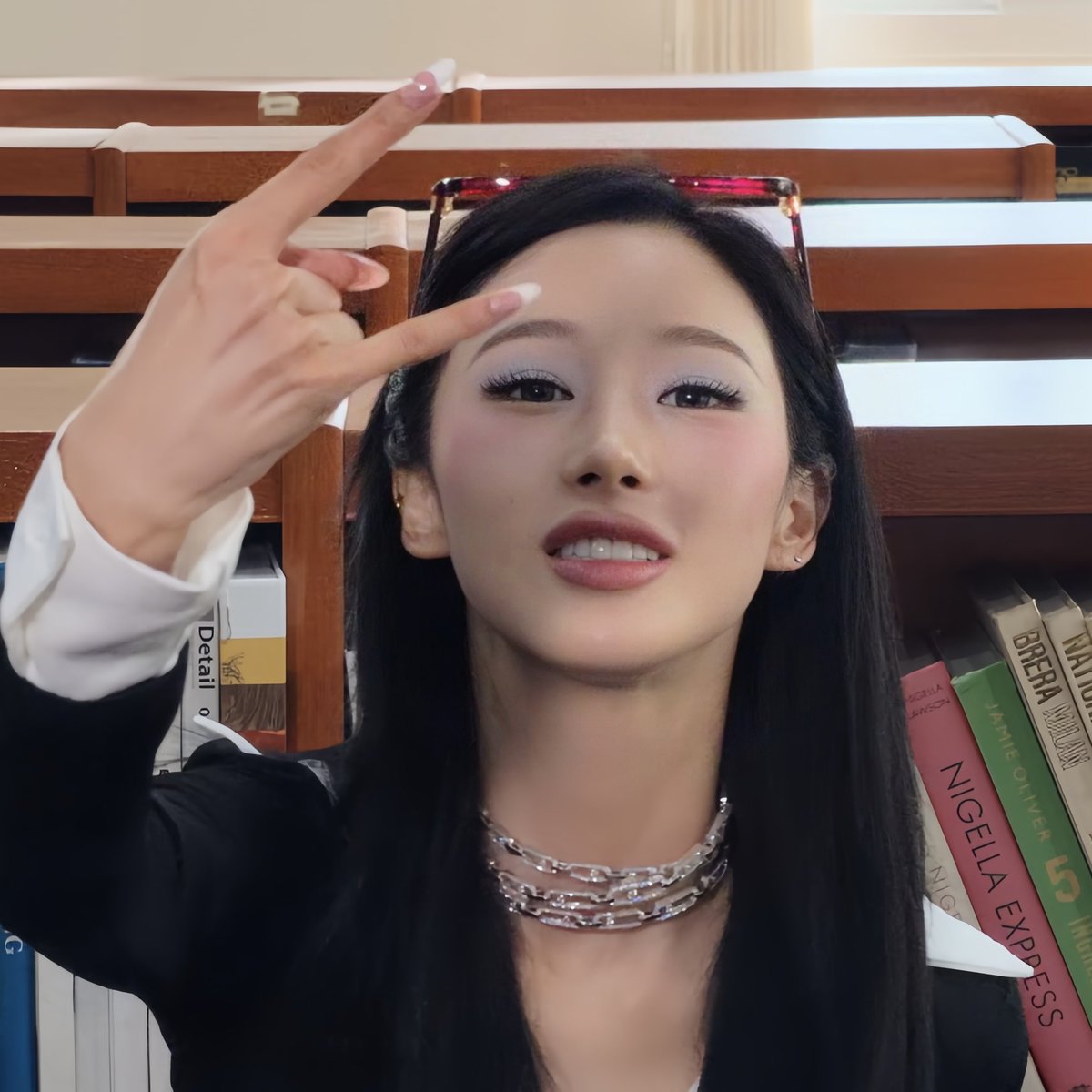 icedAERIcano's tweet photo. Too cute to be this cool 🤟🏻🥺 https://t.co/MomKBc4mde