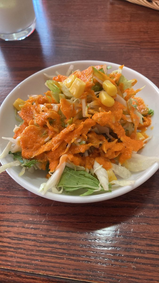 vyv00411's tweet photo. 診療だんと処方薬もらってカレー屋さんのサラダ食べます https://t.co/cXuwk9DGom