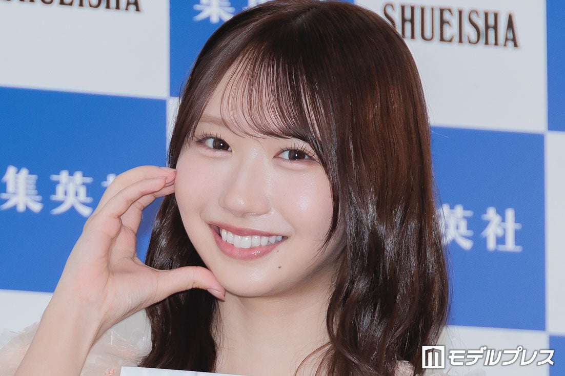 modelpress's tweet photo. 日向坂46藤嶌果歩、1st写真集は
元乃木坂46与田祐希＆河田陽菜の写真集を
参考に制作

理由明かす
https://t.co/jDIHlMxP71

写真集の参考にした人物を聞かれた藤嶌は、ふわふわとした質感の作品にしたいという思いがあったと説明。河田や与田の写真集を参考にしたことを明かし「質感がすごくふわふわした感じでかわいらしいなと思っていたので『こういった質感にしたいです』というお話をさせていただいたりしました」と振り返った。

写真集「果実の歩幅」取材会✨